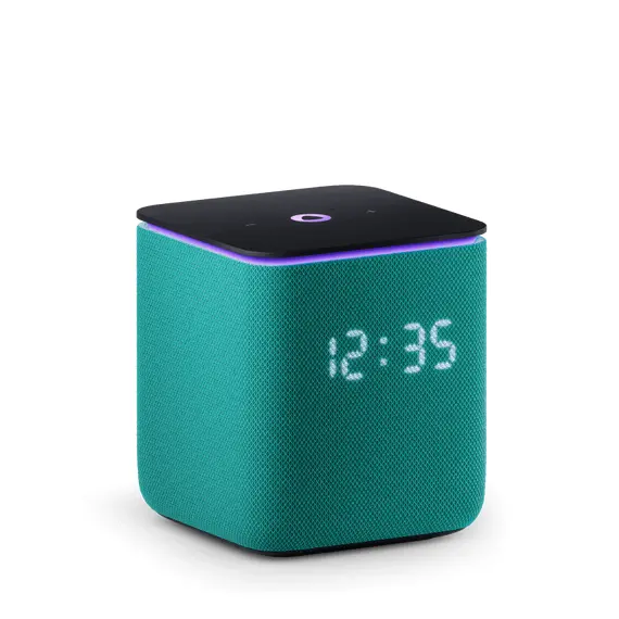 Yasmina with human-like AI in a speaker
